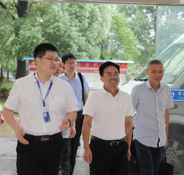 南華大學(xué)副校長(cháng)陳國民一行來(lái)我公司調研