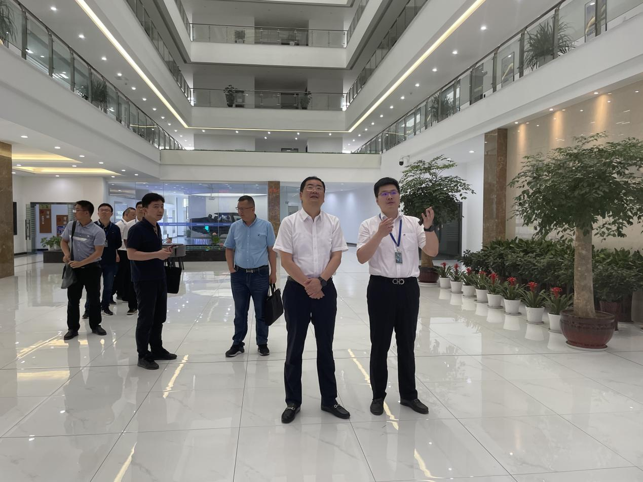 市領(lǐng)導胡華良走訪(fǎng)聯(lián)系華緯科技
